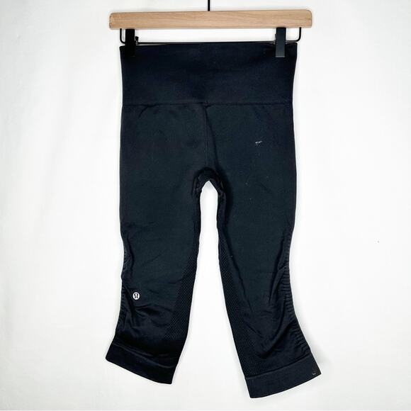 LULULEMON In the Flow Black Capri Leggings in Size 4 - Picture 6 of 6